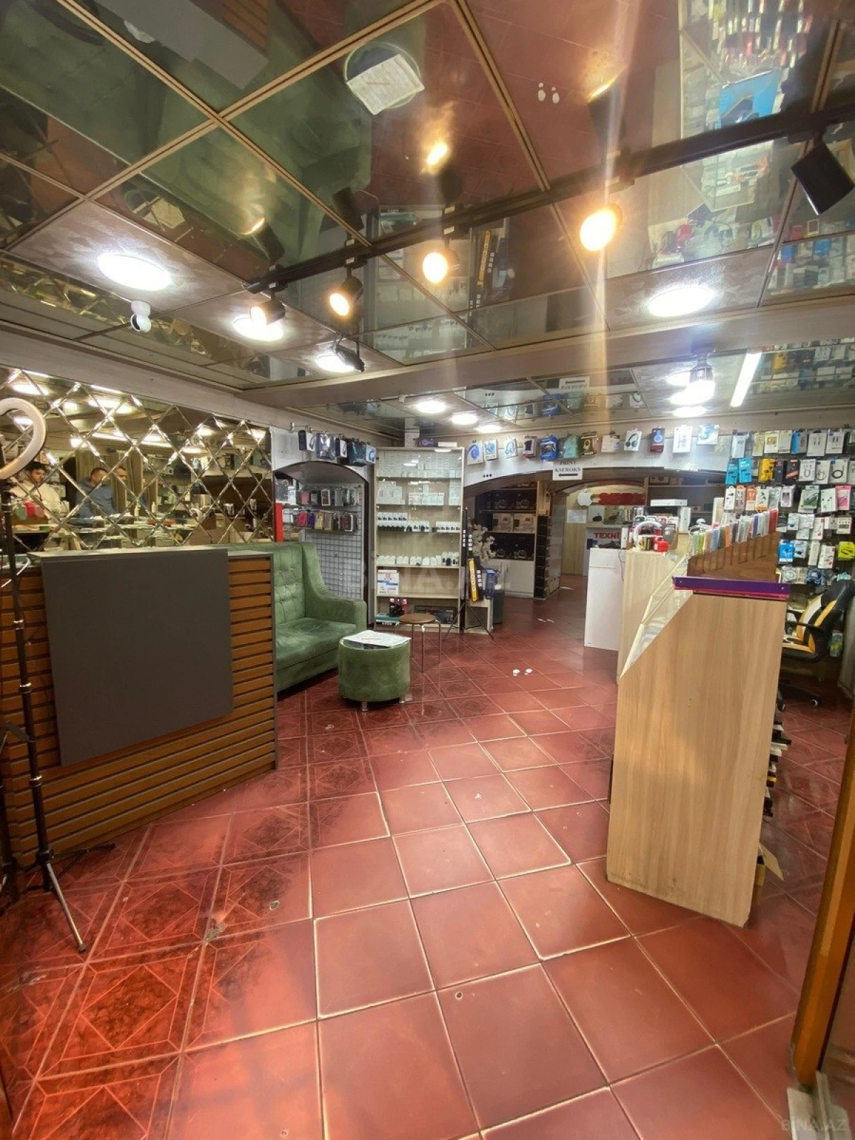 Satılır obyekt 233 m²