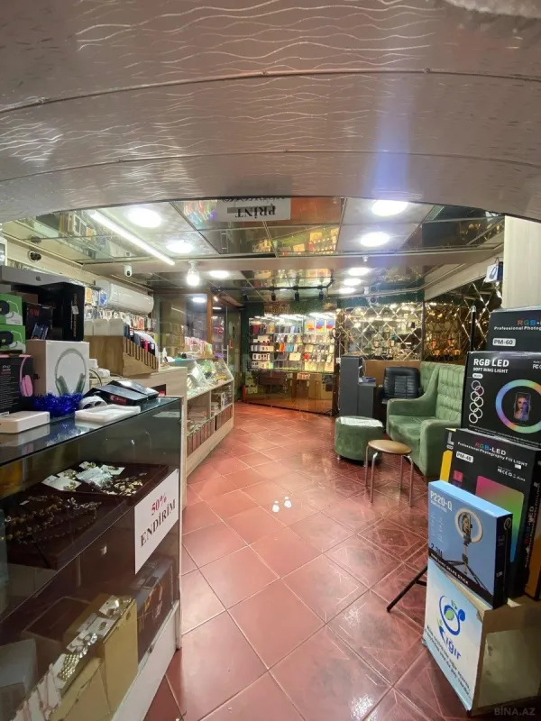 Satılır obyekt 233 m²