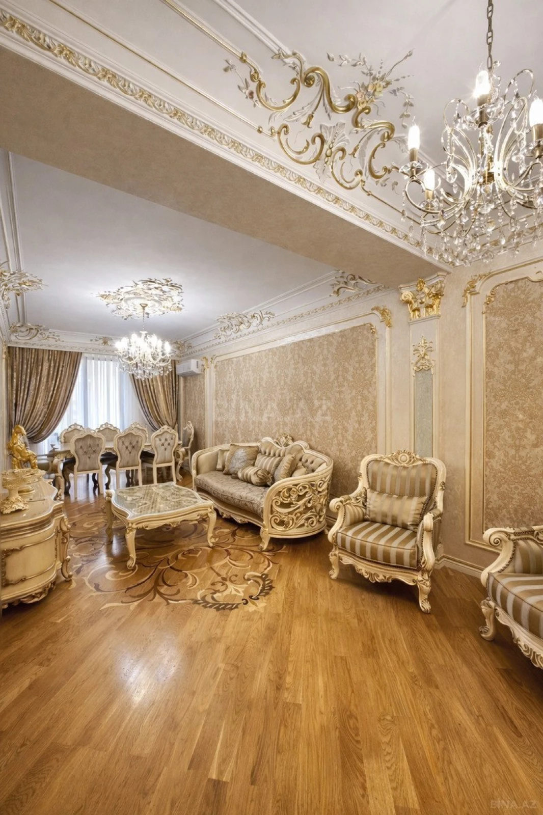 Satılır 4 otaqlı mənzil 172 m²