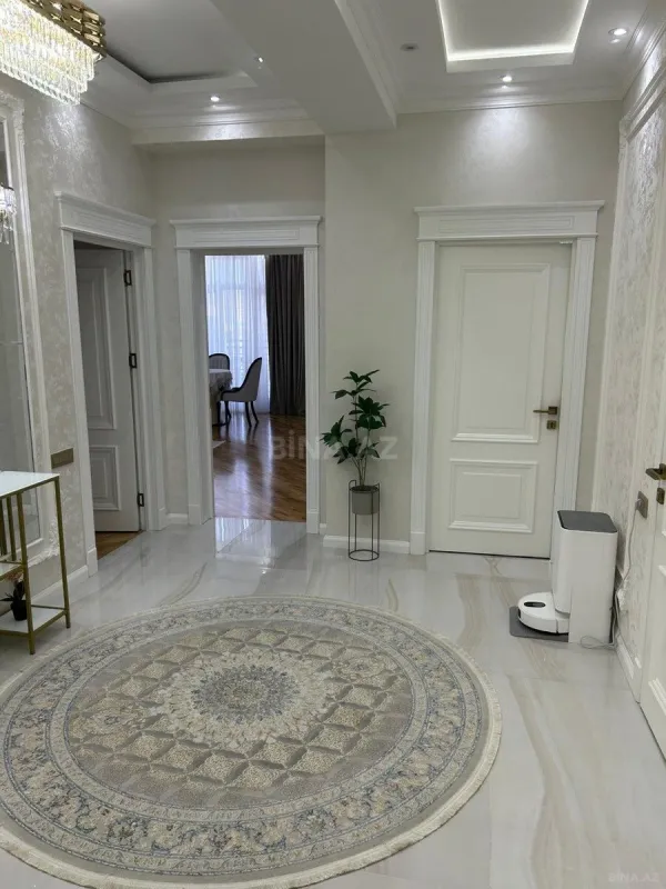 Satılır 3 otaqlı mənzil 129 m²