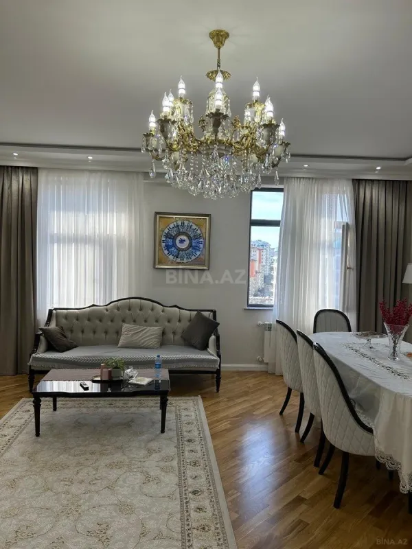 Satılır 3 otaqlı mənzil 129 m²