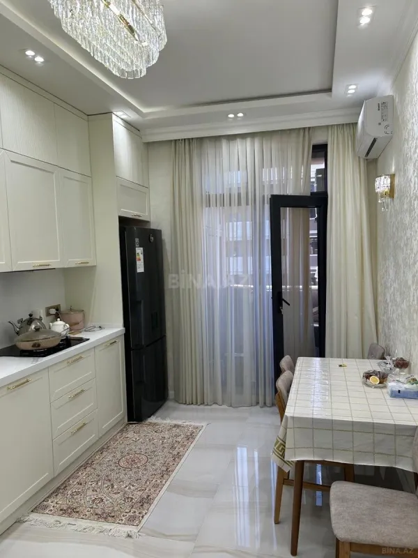 Satılır 3 otaqlı mənzil 129 m²