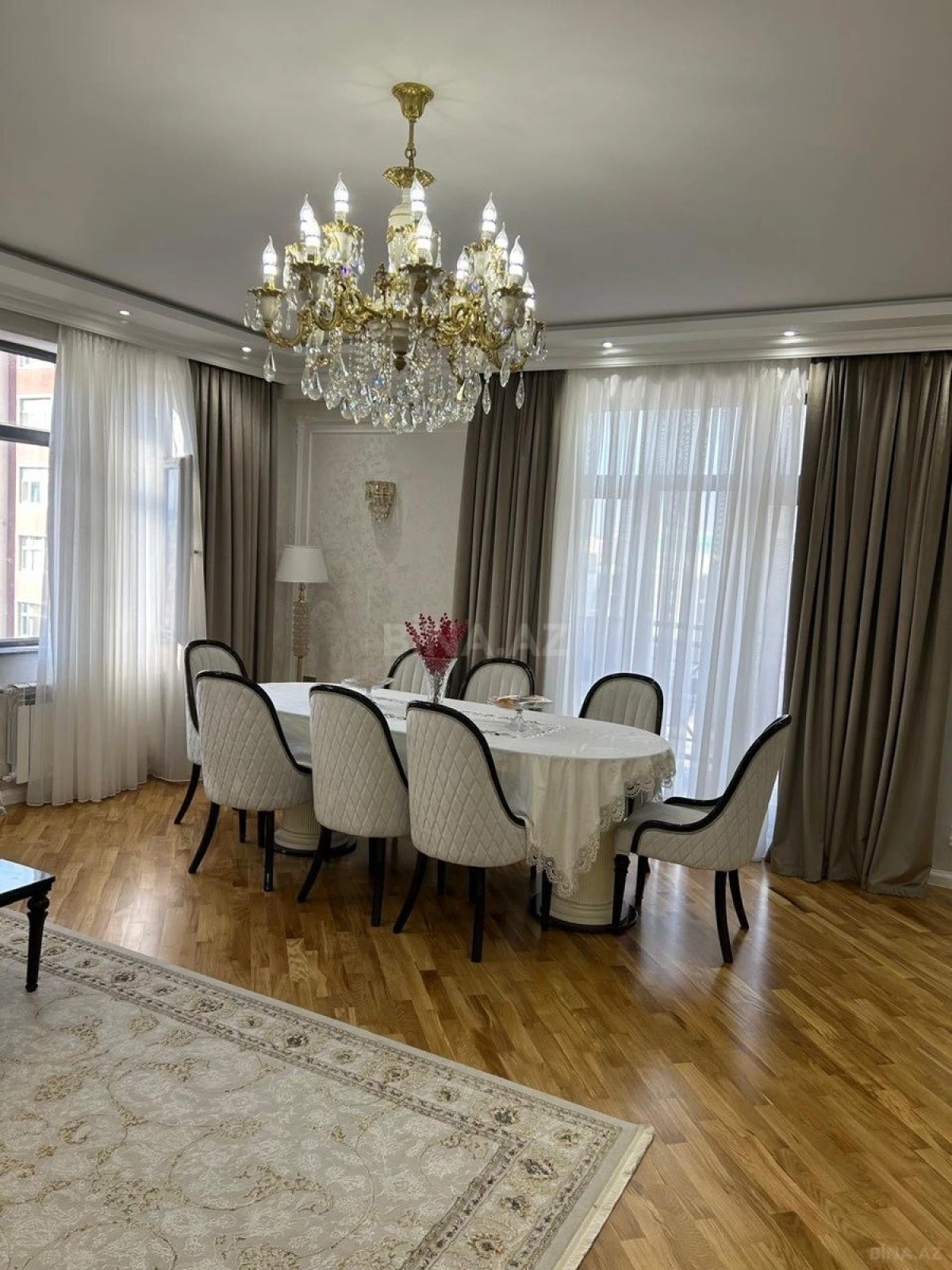 Satılır 3 otaqlı mənzil 129 m²