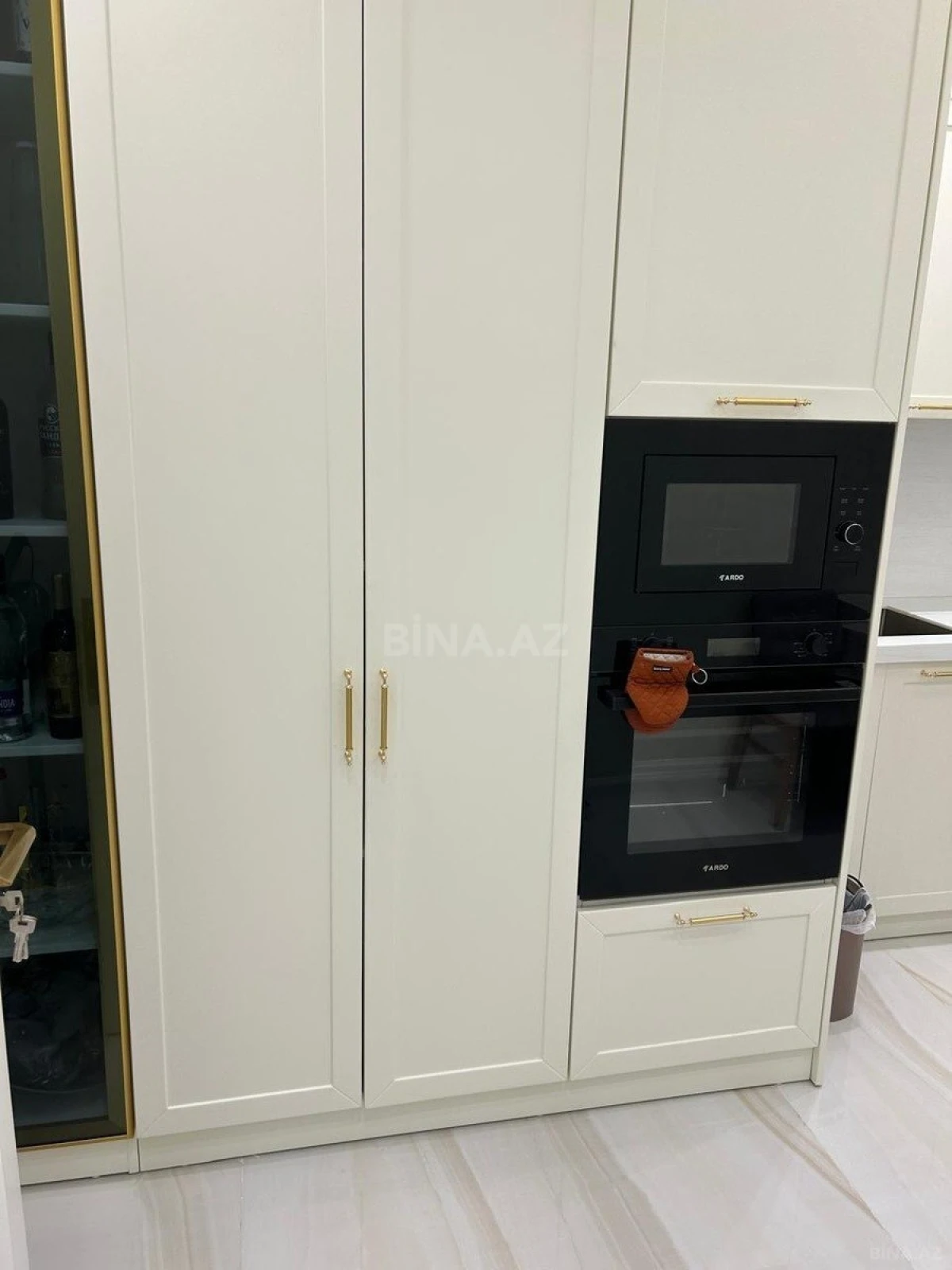 Satılır 3 otaqlı mənzil 129 m²