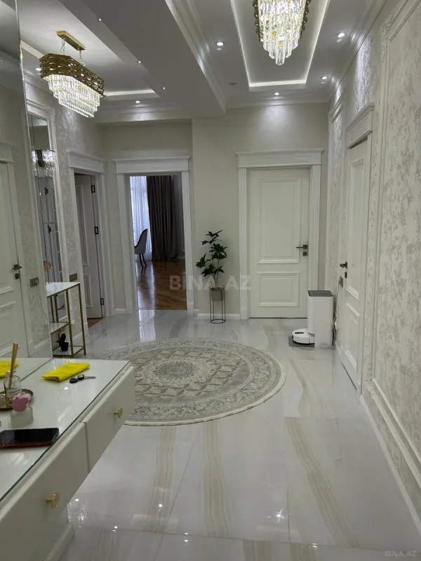 Satılır 3 otaqlı mənzil 129 m²