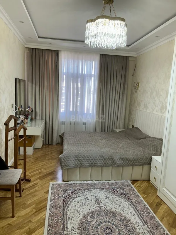 Satılır 3 otaqlı mənzil 129 m²