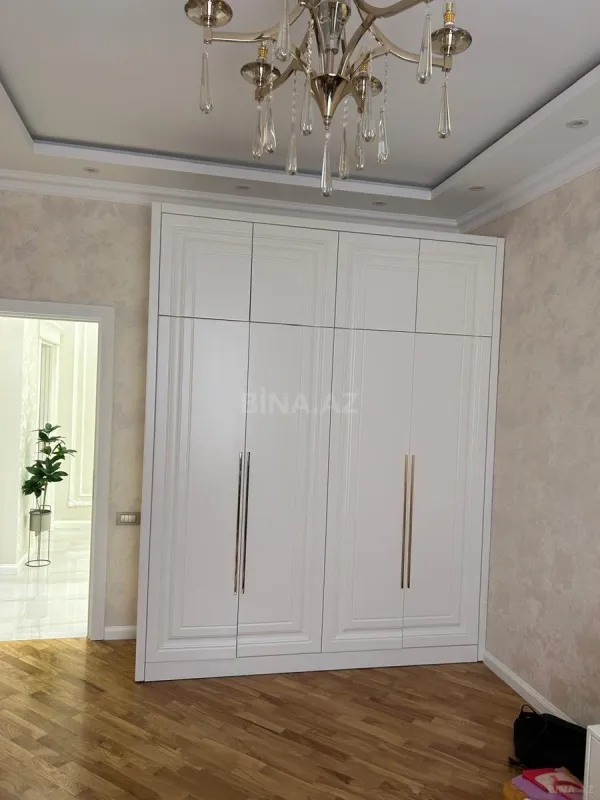 Satılır 3 otaqlı mənzil 129 m²
