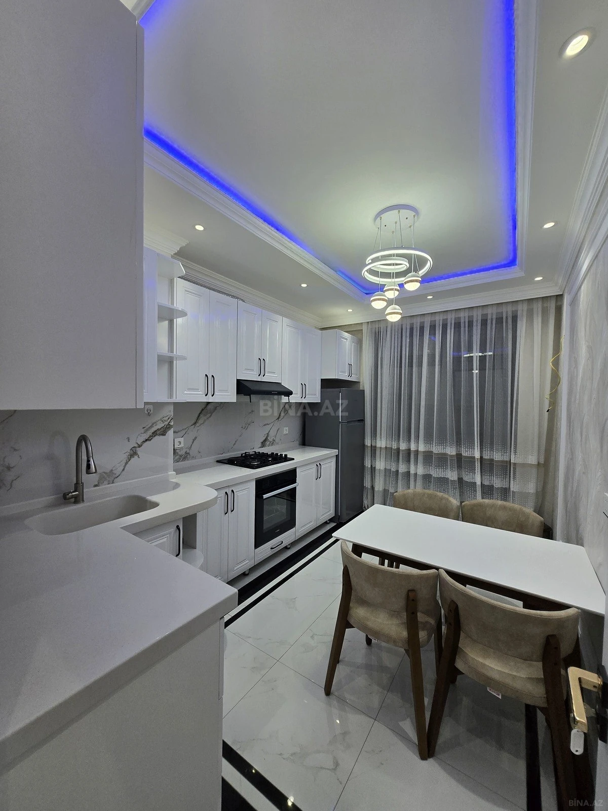 Kirayə verilir 2 otaqlı mənzil 70 m²