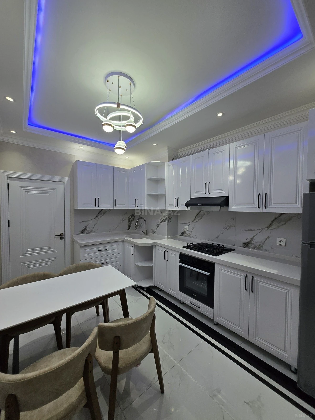 Kirayə verilir 2 otaqlı mənzil 70 m²