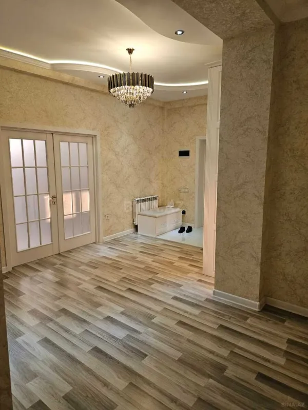 Satılır 3 otaqlı mənzil 137 m²