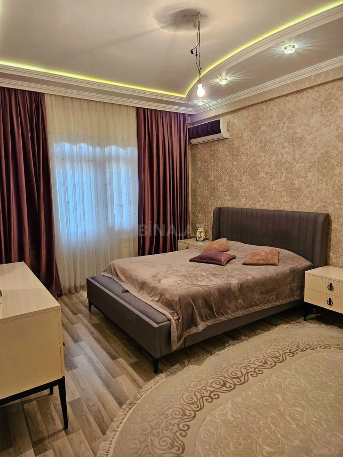 Satılır 3 otaqlı mənzil 137 m²