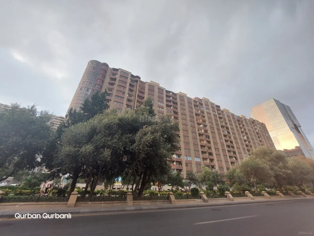 Satılır 3 otaqlı mənzil 137 m²