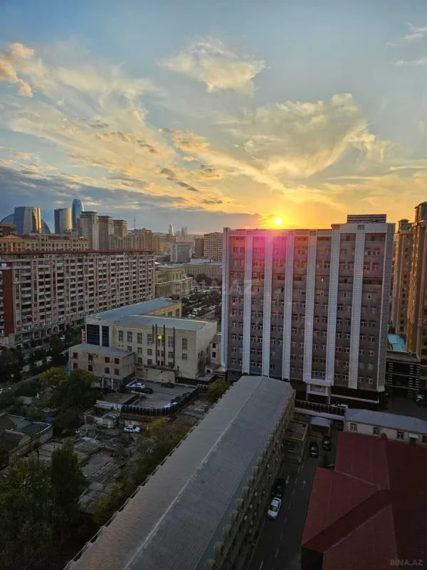 Satılır 3 otaqlı mənzil 137 m²