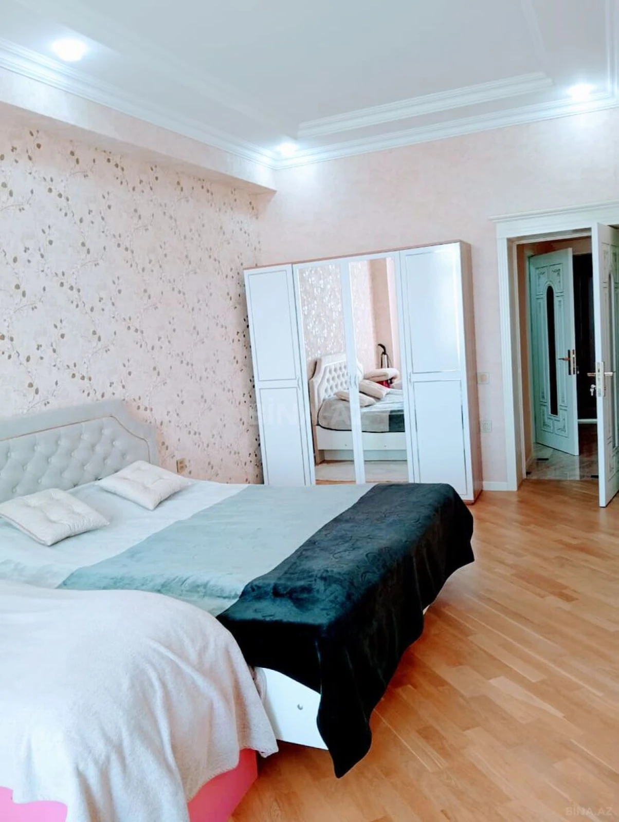 Satılır 2 otaqlı mənzil 70 m²
