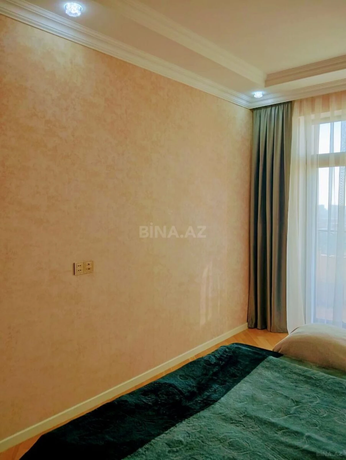 Satılır 2 otaqlı mənzil 70 m²
