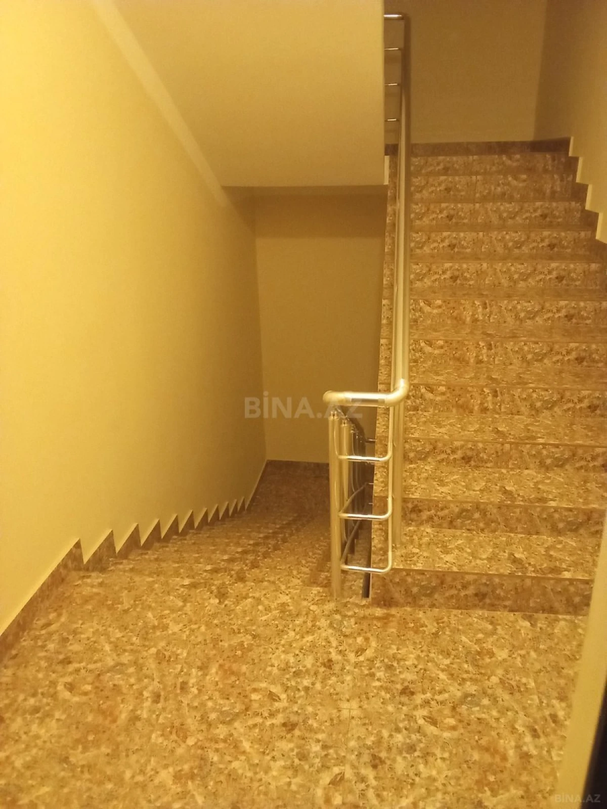 Satılır 2 otaqlı mənzil 70 m²
