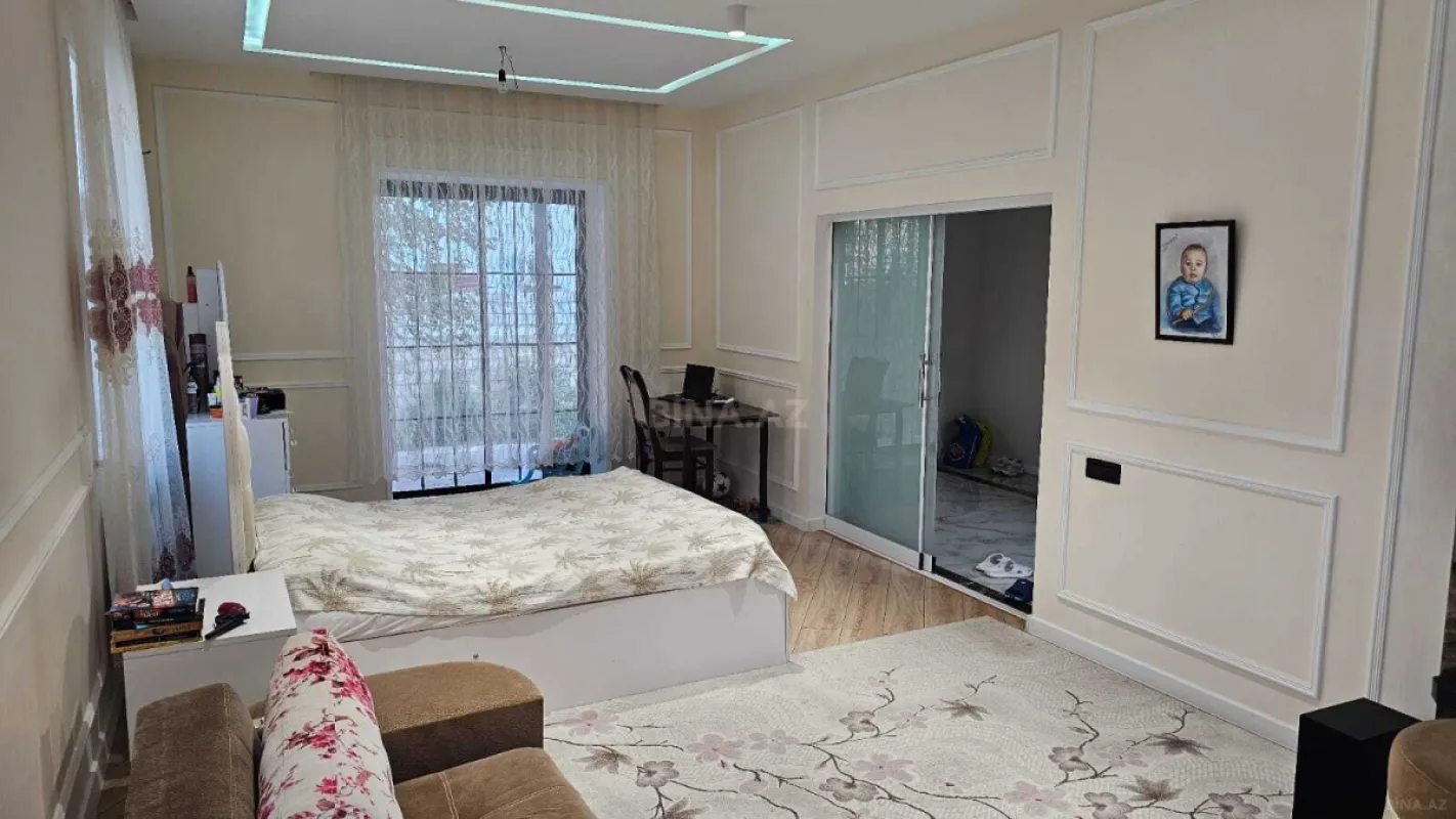 Satılır 5 otaqlı həyət evi 180 m²