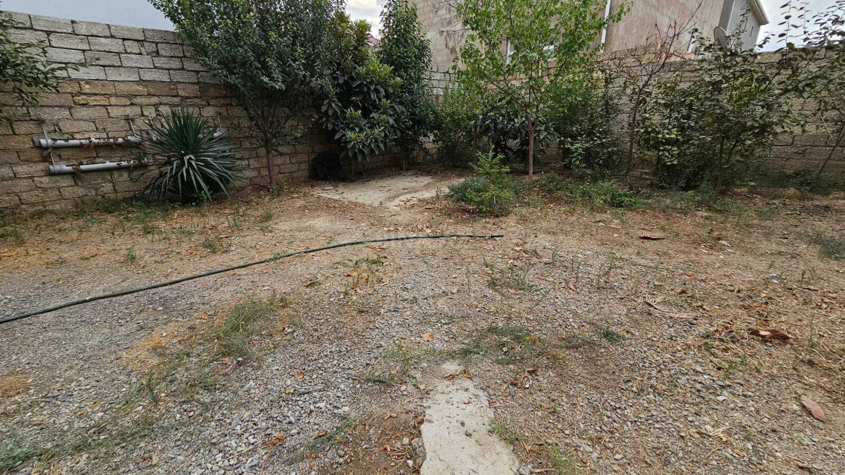 Satılır 5 otaqlı həyət evi 180 m²