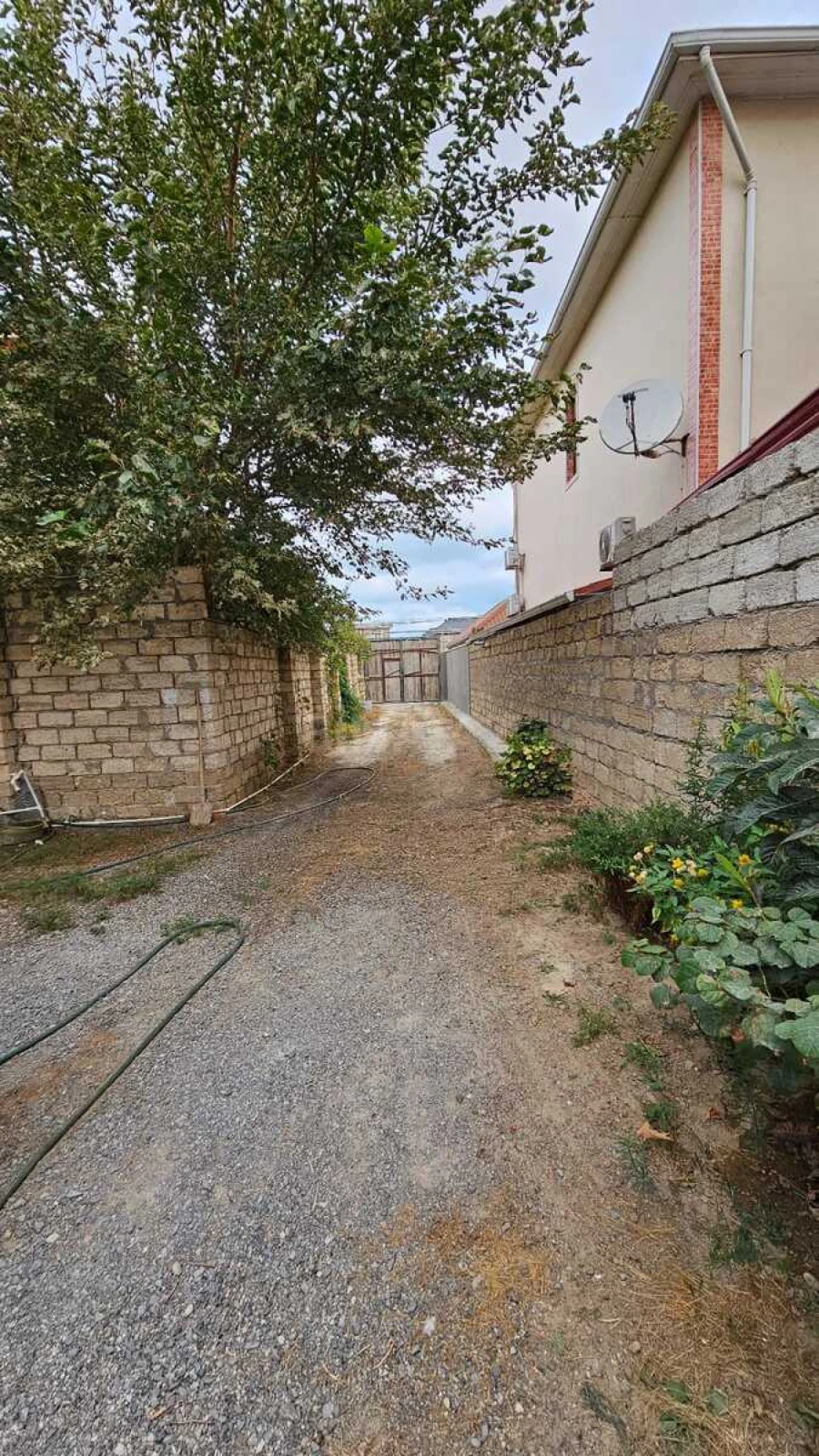 Satılır 5 otaqlı həyət evi 180 m²