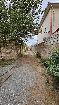 Satılır 5 otaqlı həyət evi 180 m²