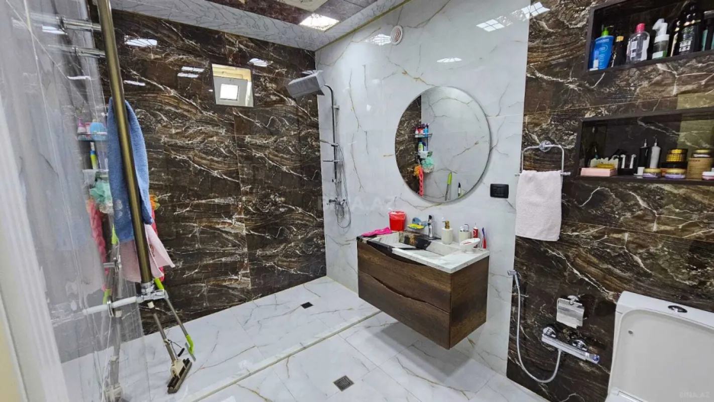 Satılır 5 otaqlı həyət evi 180 m²