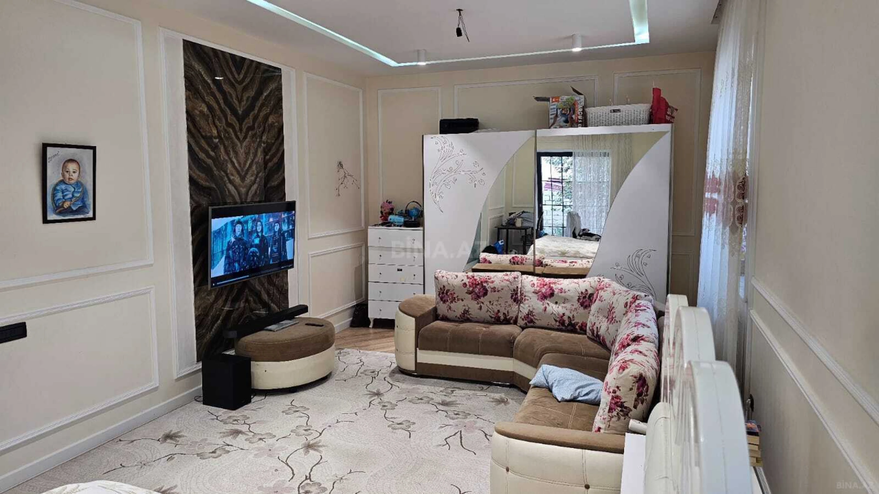 Satılır 5 otaqlı həyət evi 180 m²