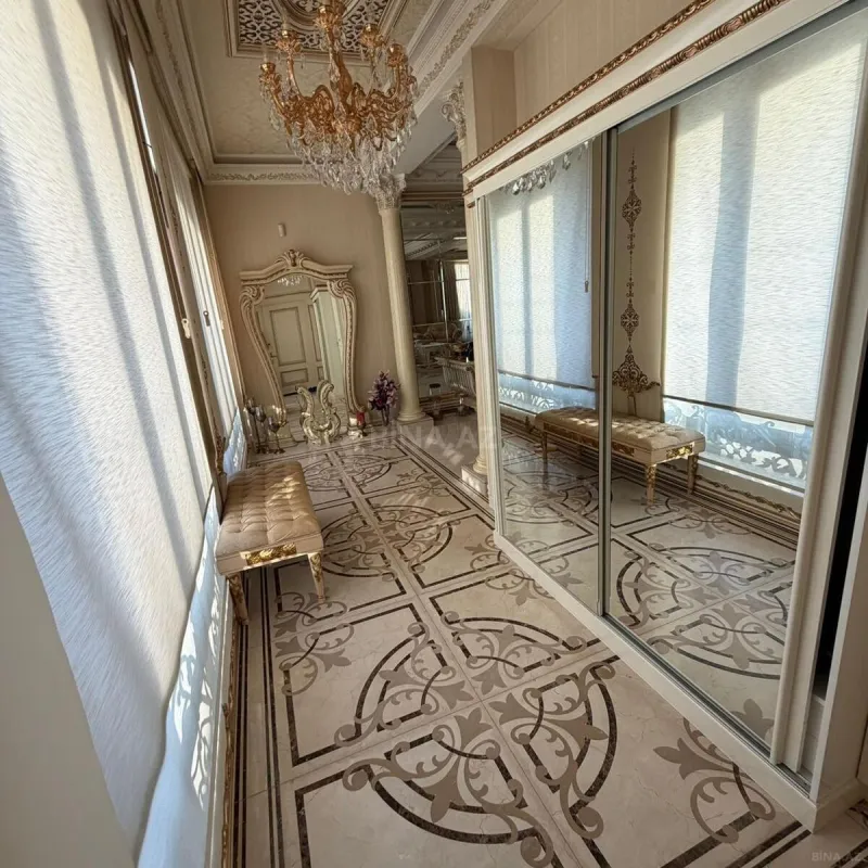 Satılır 8 otaqlı həyət evi 800 m²