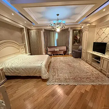 Satılır 8 otaqlı həyət evi 800 m²