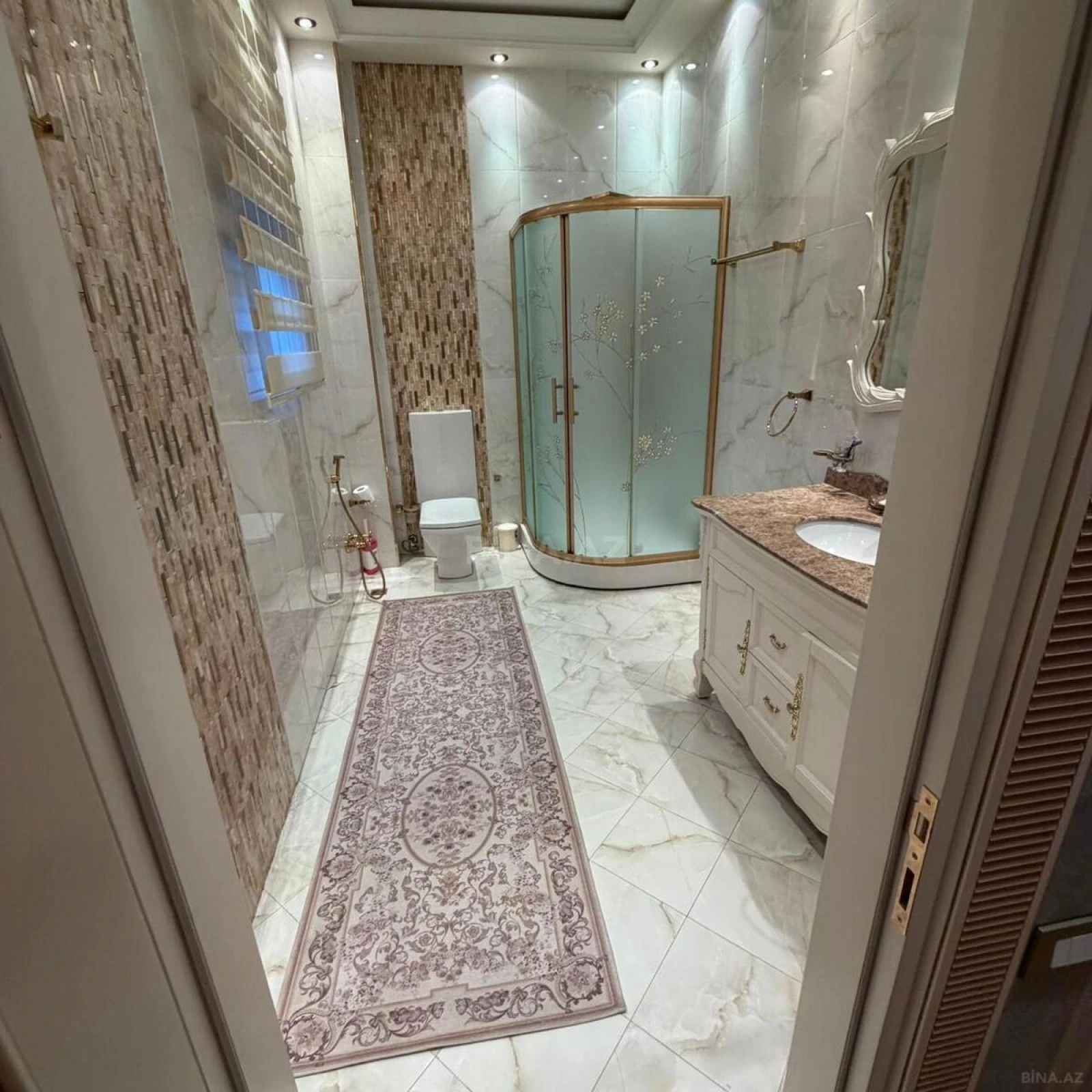 Satılır 8 otaqlı həyət evi 800 m²