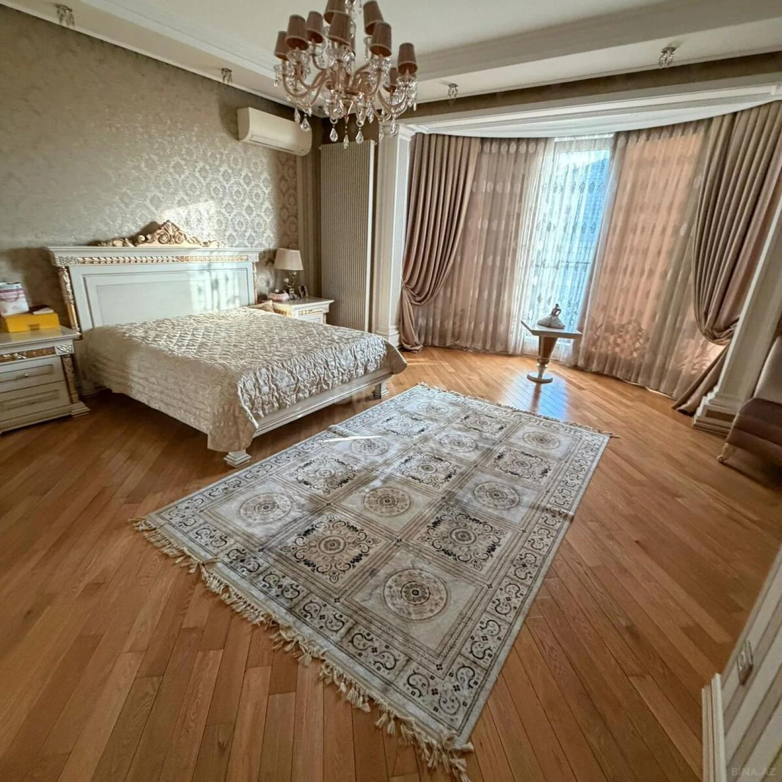 Satılır 8 otaqlı həyət evi 800 m²