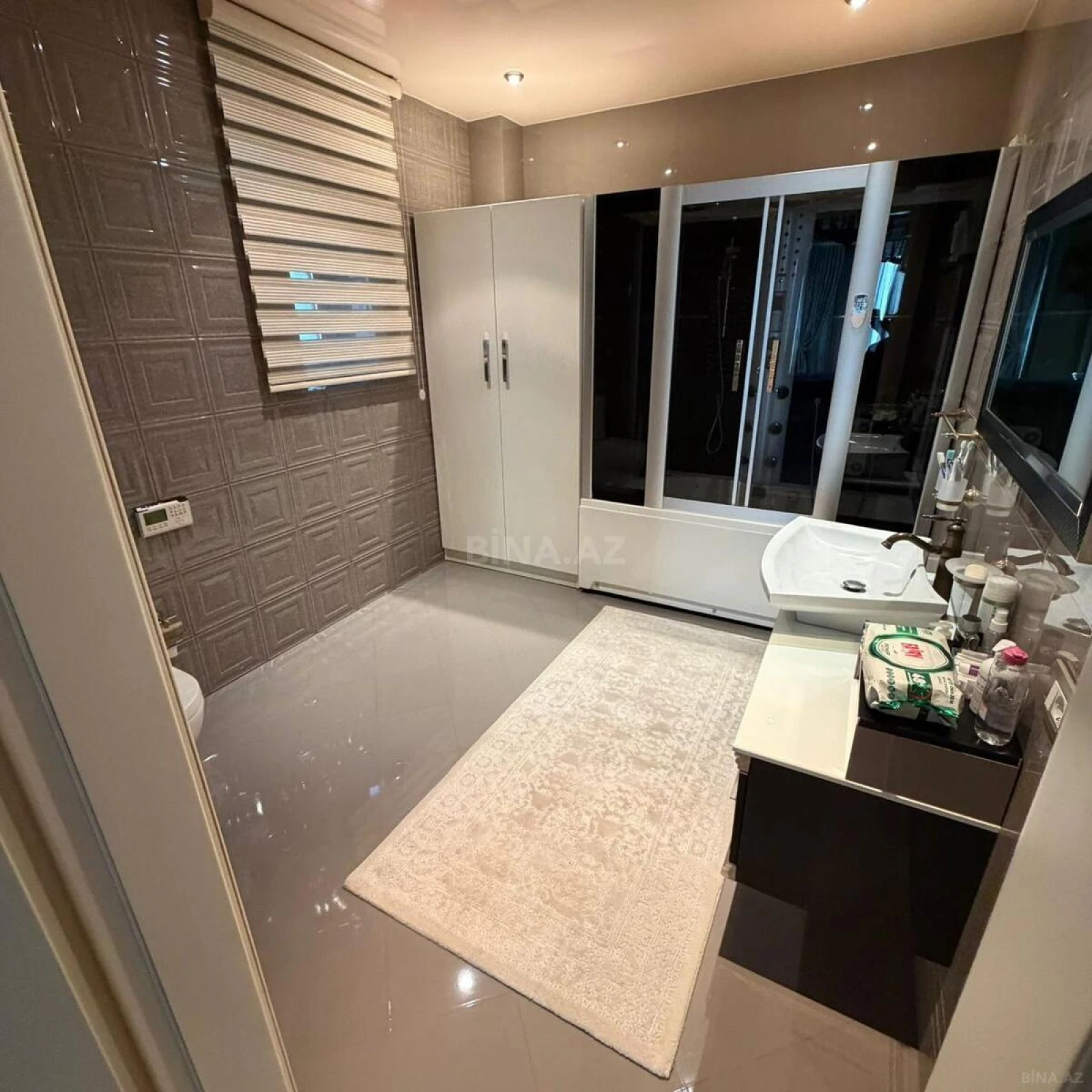 Satılır 8 otaqlı həyət evi 800 m²