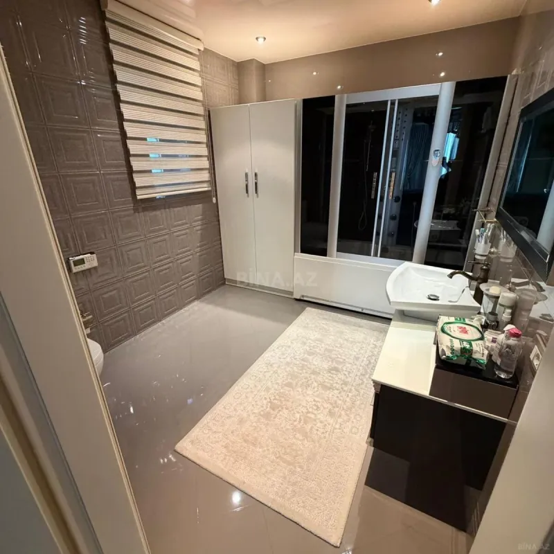 Satılır 8 otaqlı həyət evi 800 m²