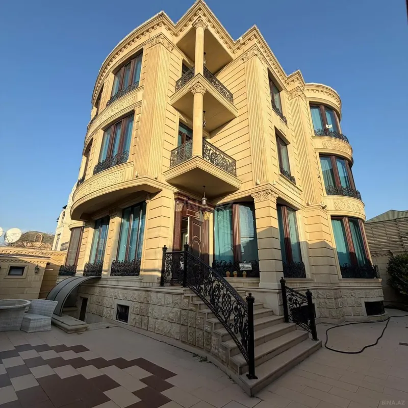Satılır 8 otaqlı həyət evi 800 m²