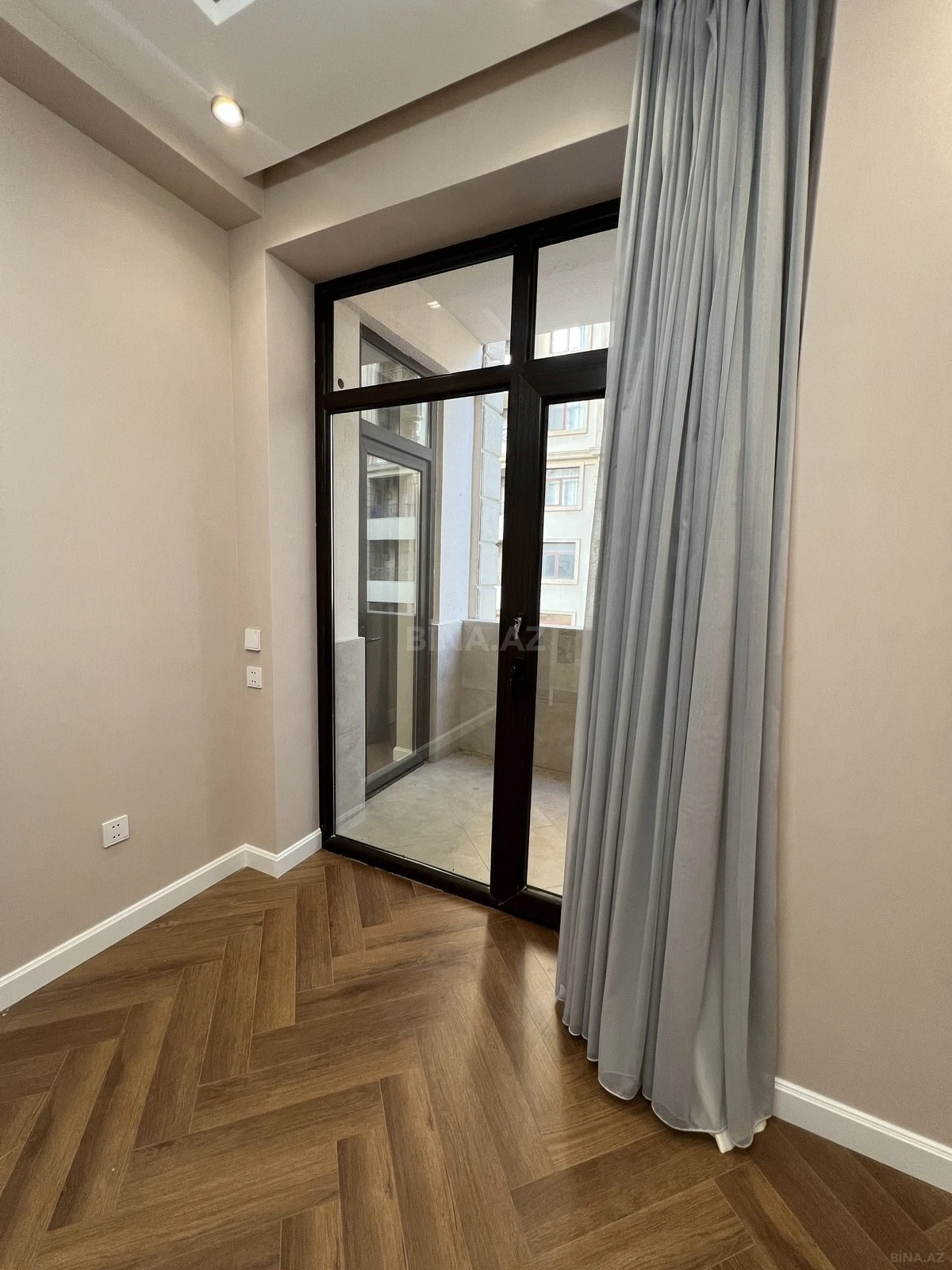 Satılır 2 otaqlı mənzil 56.8 m²