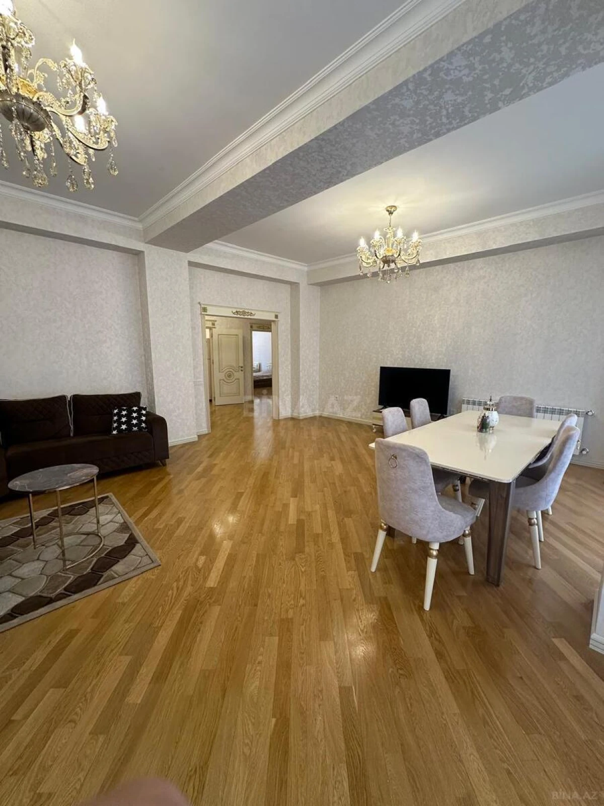 Kirayə verilir 3 otaqlı mənzil 130 m²