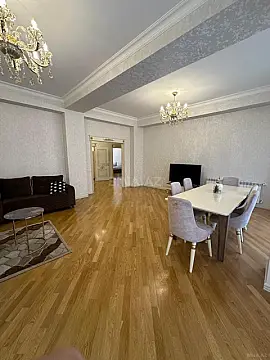Kirayə verilir 3 otaqlı mənzil 130 m²