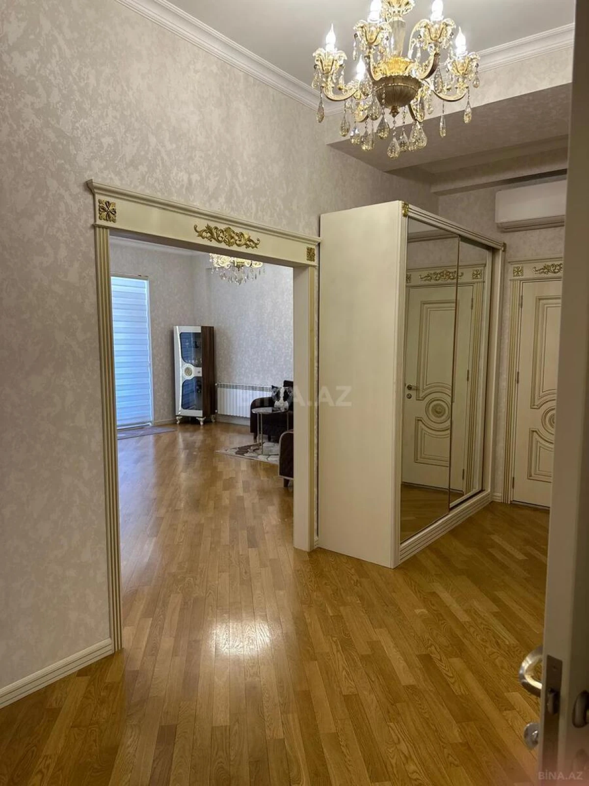 Kirayə verilir 3 otaqlı mənzil 130 m²