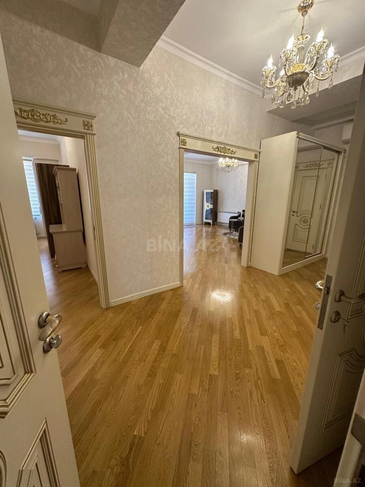 Kirayə verilir 3 otaqlı mənzil 130 m²