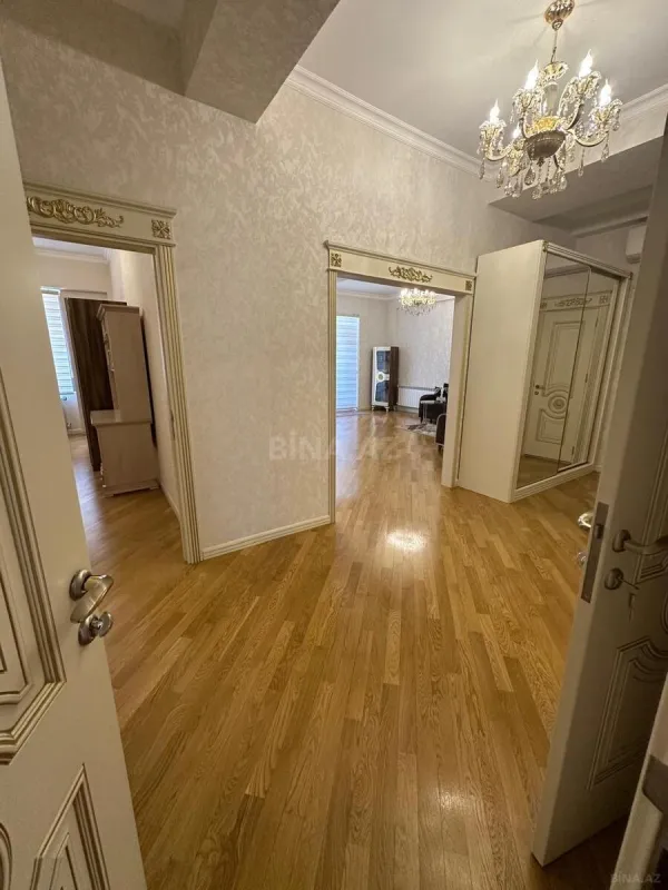 Kirayə verilir 3 otaqlı mənzil 130 m²