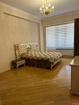 Kirayə verilir 3 otaqlı mənzil 130 m²