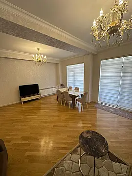 Kirayə verilir 3 otaqlı mənzil 130 m²