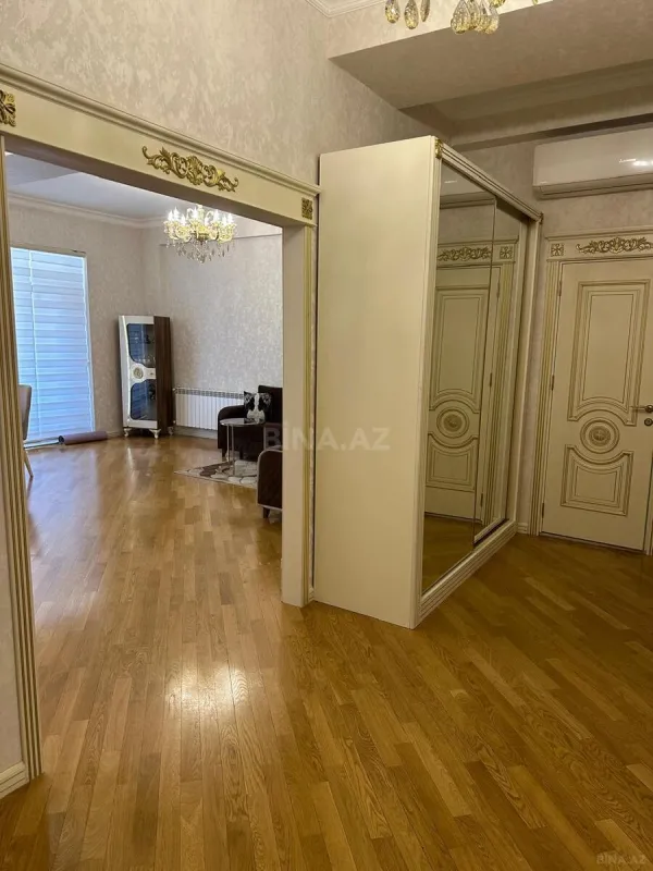 Kirayə verilir 3 otaqlı mənzil 130 m²