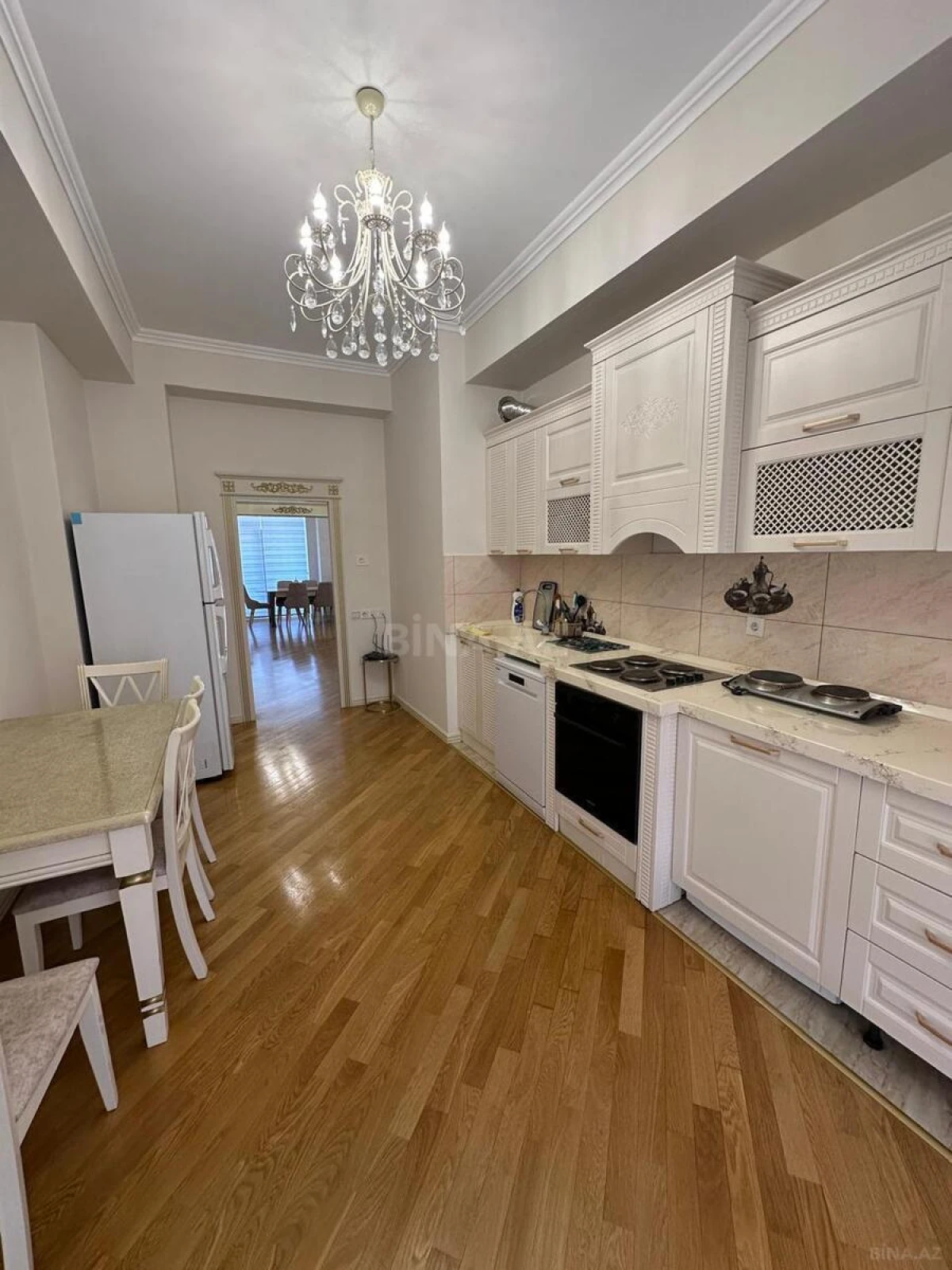 Kirayə verilir 3 otaqlı mənzil 130 m²