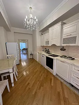 Kirayə verilir 3 otaqlı mənzil 130 m²