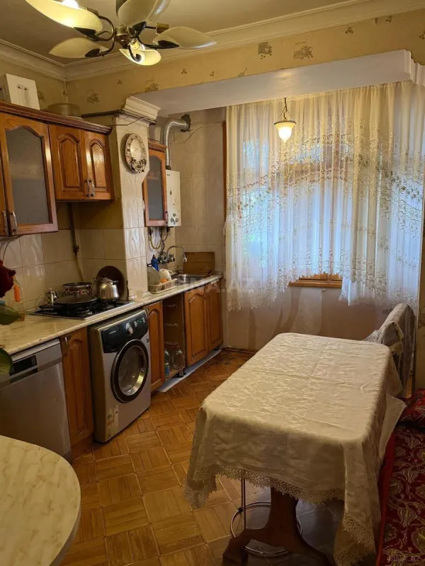 Satılır 4 otaqlı mənzil 95 m²