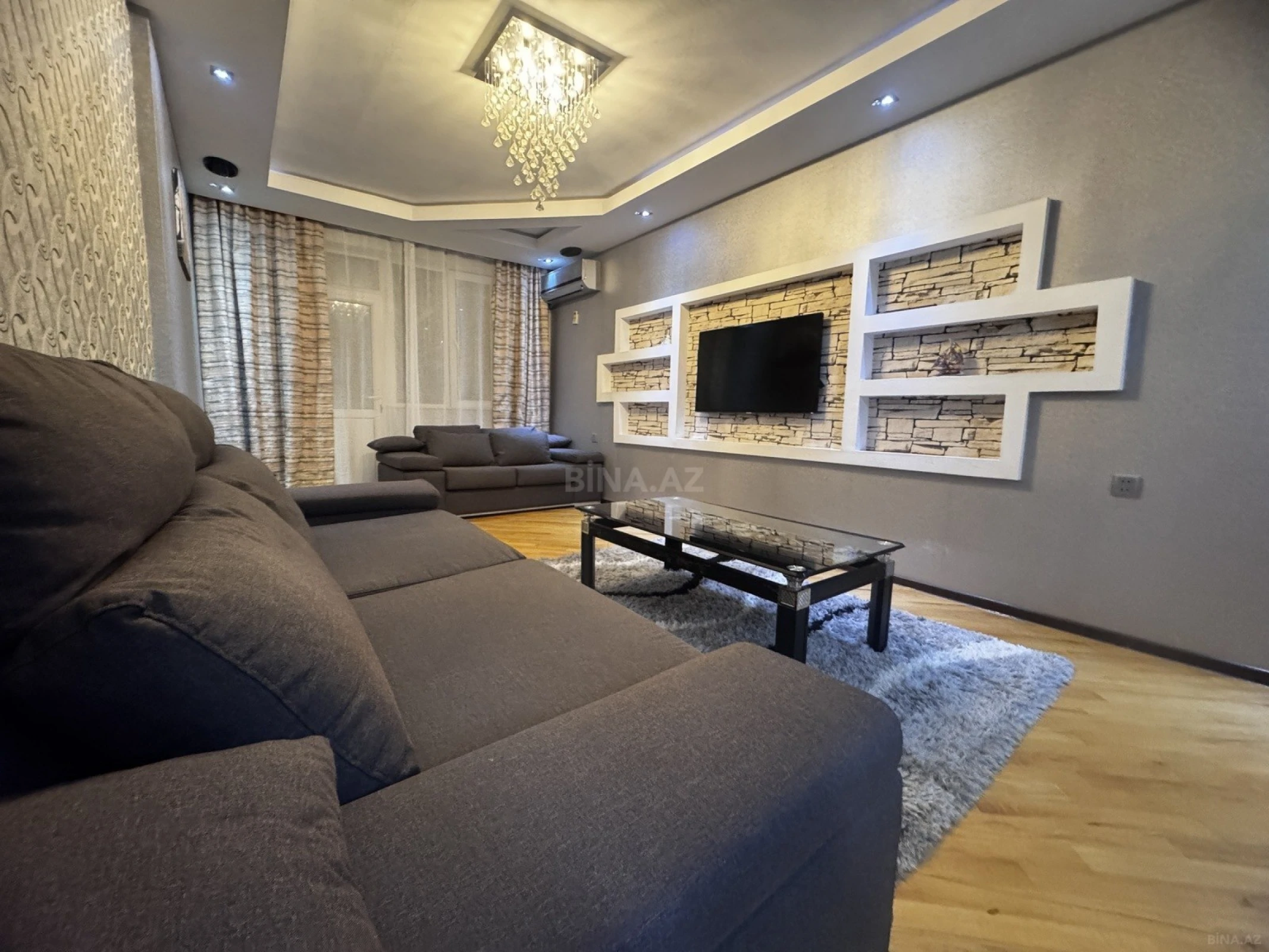 Satılır 3 otaqlı mənzil 135 m²