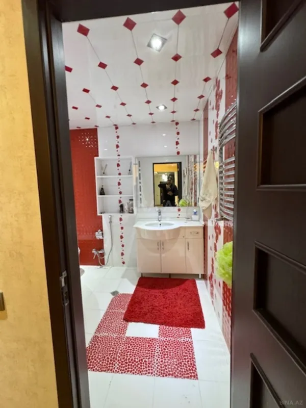 Satılır 3 otaqlı mənzil 135 m²