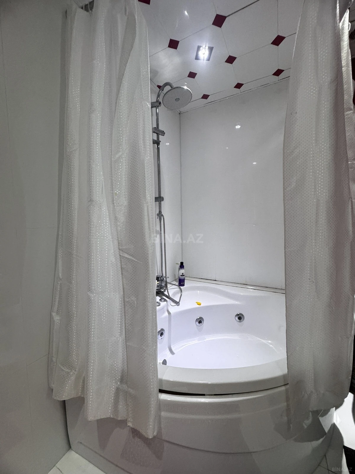 Satılır 3 otaqlı mənzil 135 m²