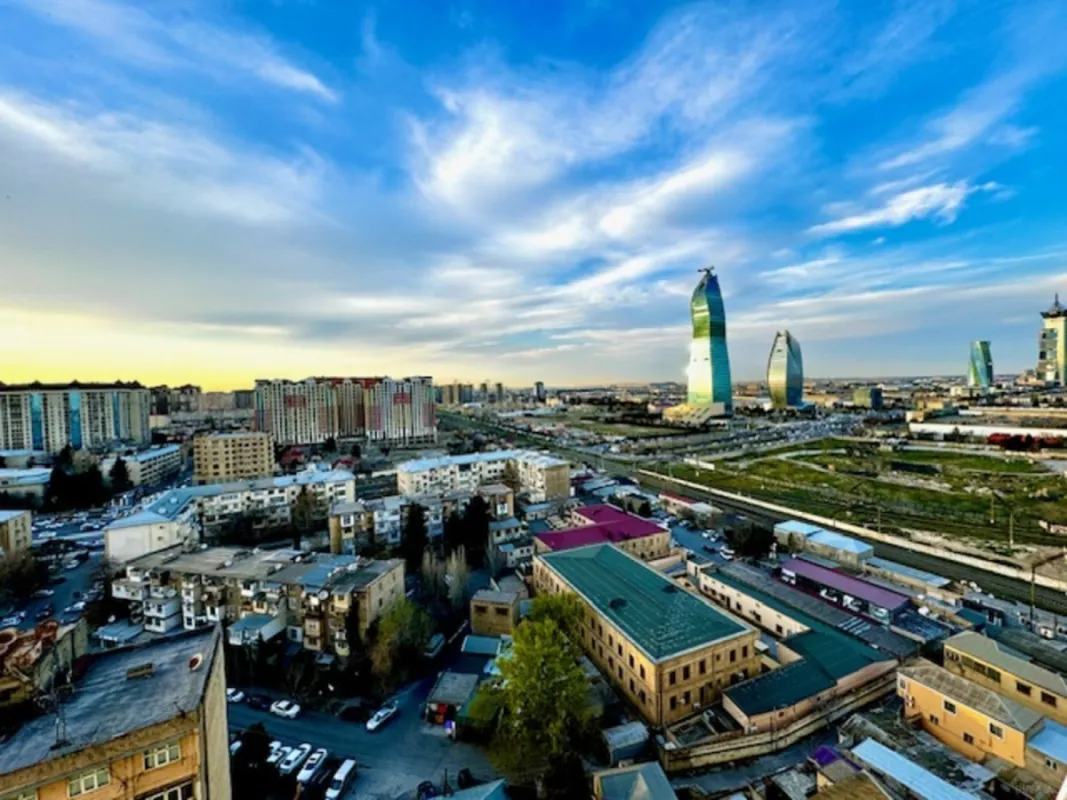 Satılır 3 otaqlı mənzil 135 m²