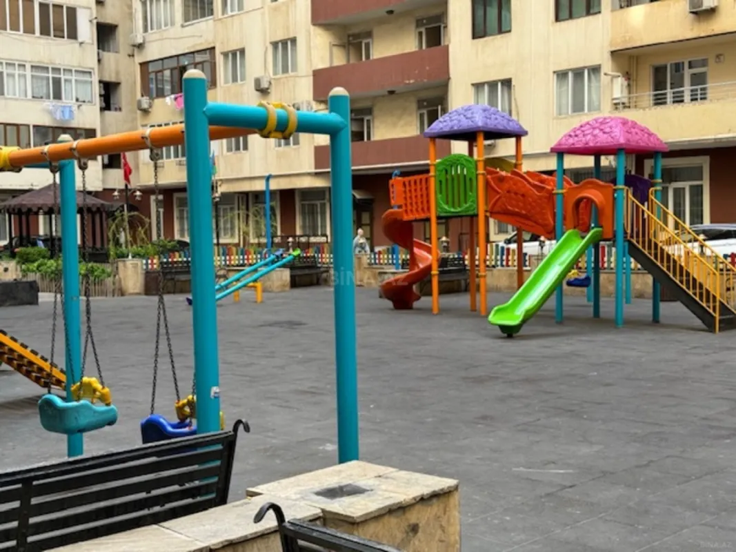 Satılır 3 otaqlı mənzil 135 m²